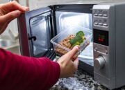 Kemasan Plastik Panaskan Makanan di Microwave, Amankah?