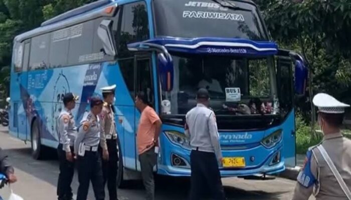 Polisi Kota  Bandung Razia  Bus Pariwisata Pakai Klakson Telolet di Gedebage  Langgar Aturan