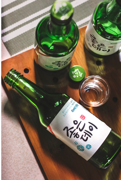 Menyelami Keunikan Minuman Soju: Fakta, Manfaat, dan Efek Samping (Unsplash.com)